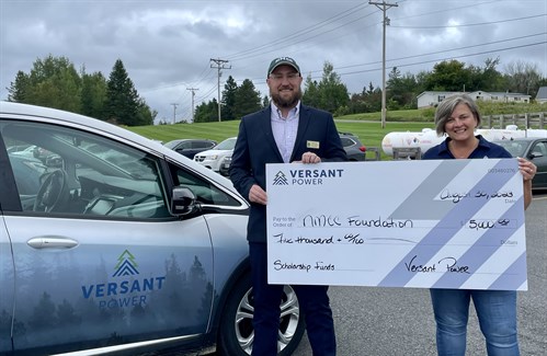 people holding a large check from Versant Power